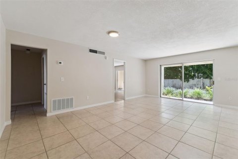 Condo in Winter Springs, Florida, 3 bedrooms № 2105119 - photo 6