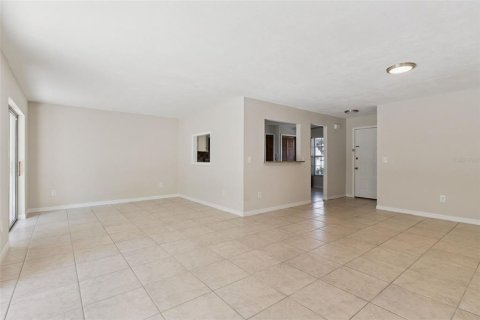 Condo in Winter Springs, Florida, 3 bedrooms № 2105119 - photo 4
