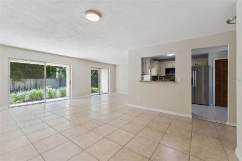 Condo in Winter Springs, Florida, 3 bedrooms № 2105119 - photo 8