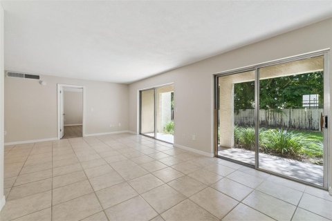 Condo in Winter Springs, Florida, 3 bedrooms № 2105119 - photo 10