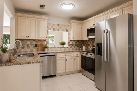 Condo in Winter Springs, Florida, 3 bedrooms № 2105119 - photo 12