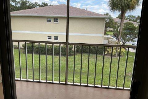 Condo in Port St. Lucie, Florida, 2 bedrooms  № 2245095 - photo 9
