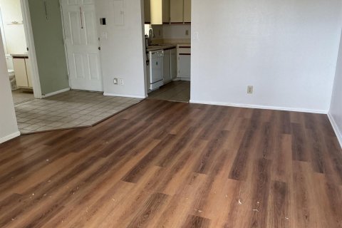 Condo in Port St. Lucie, Florida, 2 bedrooms  № 2245095 - photo 4