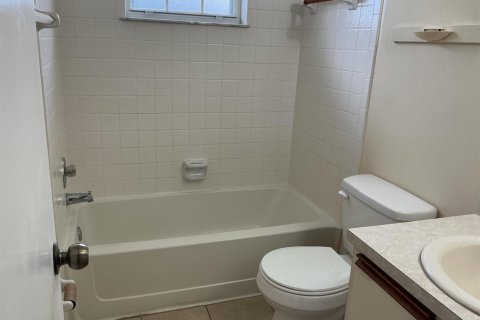 Condo in Port St. Lucie, Florida, 2 bedrooms  № 2245095 - photo 7