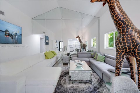 Casa en venta en Coral Gables, Florida, 4 dormitorios, 128.76 m2 № 1941234 - foto 11