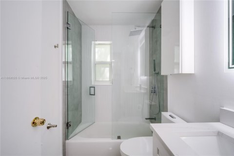 Casa en venta en Coral Gables, Florida, 4 dormitorios, 128.76 m2 № 1941234 - foto 19