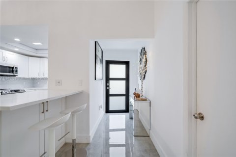 Casa en venta en Coral Gables, Florida, 4 dormitorios, 128.76 m2 № 1941234 - foto 12