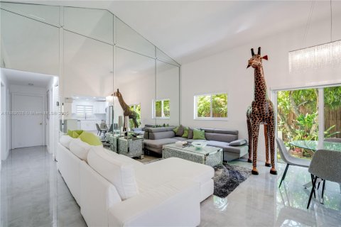 Casa en venta en Coral Gables, Florida, 4 dormitorios, 128.76 m2 № 1941234 - foto 3