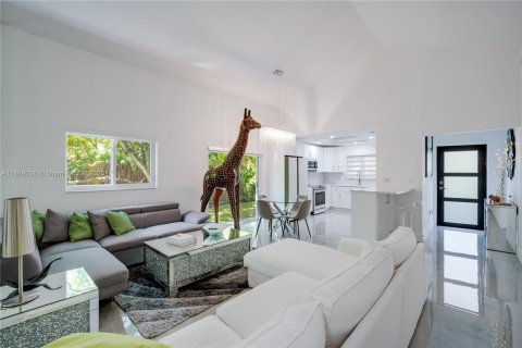 Casa en venta en Coral Gables, Florida, 4 dormitorios, 128.76 m2 № 1941234 - foto 4