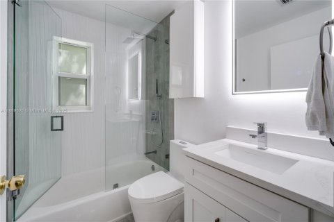 Casa en venta en Coral Gables, Florida, 4 dormitorios, 128.76 m2 № 1941234 - foto 18