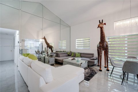 Casa en venta en Coral Gables, Florida, 4 dormitorios, 128.76 m2 № 1941234 - foto 10