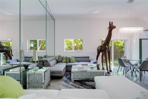 Casa en venta en Coral Gables, Florida, 4 dormitorios, 128.76 m2 № 1941234 - foto 5