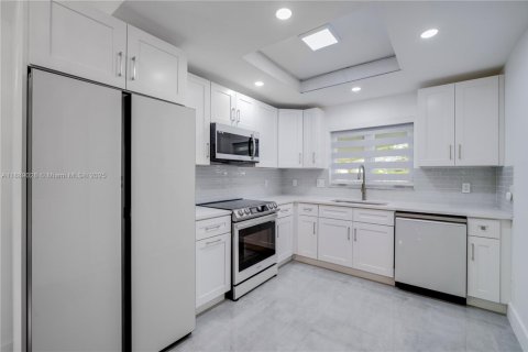 Casa en venta en Coral Gables, Florida, 4 dormitorios, 128.76 m2 № 1941234 - foto 6