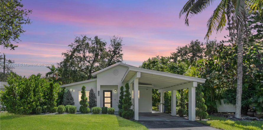 Casa en Coral Gables, Florida 4 dormitorios, 128.76 m2 № 1941234