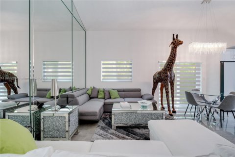 Casa en venta en Coral Gables, Florida, 4 dormitorios, 128.76 m2 № 1941234 - foto 9