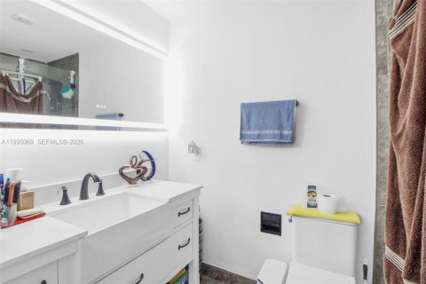 House in Hialeah, Florida 4 bedrooms, 121.42 sq.m. № 2062592 - photo 22