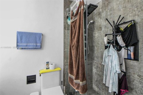 House in Hialeah, Florida 4 bedrooms, 121.42 sq.m. № 2062592 - photo 23