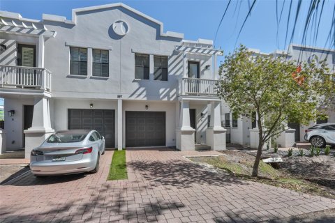Adosado en Tampa, Florida 2 dormitorios, 136.01 m2 № 2113106