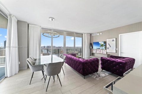 Снять в аренду кондоминиум в Холливуд, Флорида 2 спальни, 98.48м2, № 1958871 - фото 15