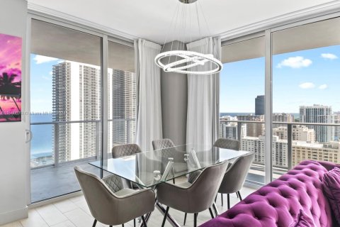 Снять в аренду кондоминиум в Холливуд, Флорида 2 спальни, 98.48м2, № 1958871 - фото 16