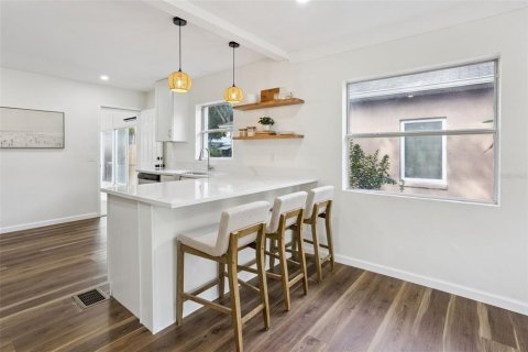 Casa en venta en Saint Petersburg, Florida, 3 dormitorios, 149.57 m2 № 2389327 - foto 5