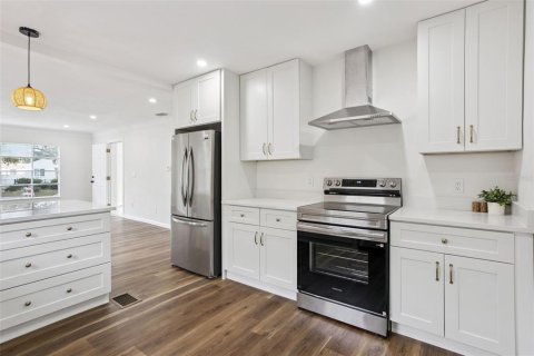 Casa en venta en Saint Petersburg, Florida, 3 dormitorios, 149.57 m2 № 2389327 - foto 3