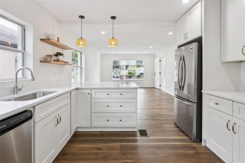 Casa en venta en Saint Petersburg, Florida, 3 dormitorios, 149.57 m2 № 2389327 - foto 4