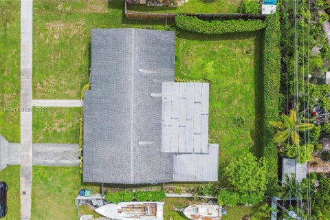 Casa en venta en Miami, Florida, 3 dormitorios, 159.42 m2 № 1929413 - foto 27