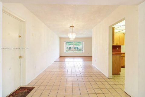 Casa en venta en Miami, Florida, 3 dormitorios, 159.42 m2 № 1929413 - foto 3