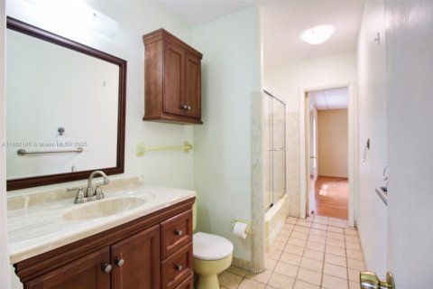 Casa en venta en Miami, Florida, 3 dormitorios, 159.42 m2 № 1929413 - foto 17
