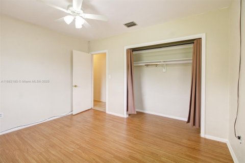 Casa en venta en Miami, Florida, 3 dormitorios, 159.42 m2 № 1929413 - foto 16