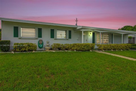 Casa en venta en Miami, Florida, 3 dormitorios, 159.42 m2 № 1929413 - foto 26