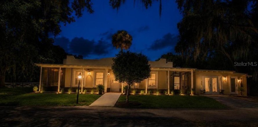 Casa en Titusville, Florida 4 dormitorios, 127.93 m2 № 2216800