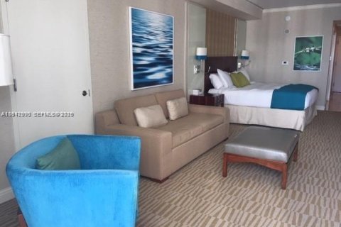 Condo in Sunny Isles Beach, Florida  № 1999379 - photo 3