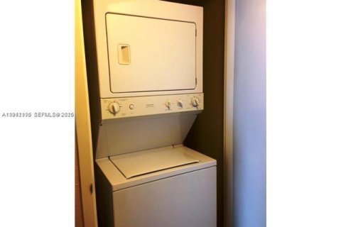 Condo in Sunny Isles Beach, Florida  № 1999379 - photo 7