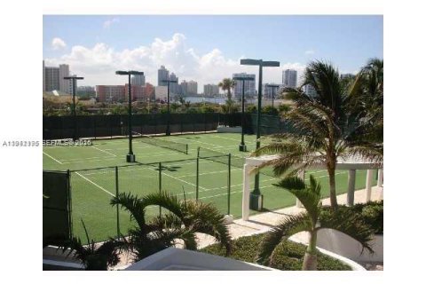 Condo in Sunny Isles Beach, Florida  № 1999379 - photo 12