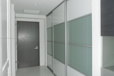Condominio en venta en Miami, Florida, 47.01 m2 № 1864194 - foto 3