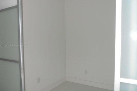 Condominio en venta en Miami, Florida, 47.01 m2 № 1864194 - foto 4