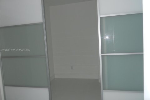 Condominio en venta en Miami, Florida, 47.01 m2 № 1864194 - foto 6