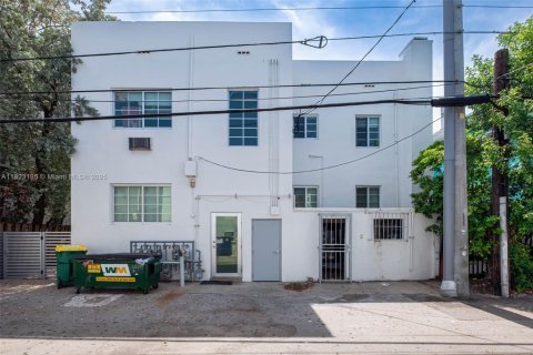 Commercial property in Miami Beach, Florida № 1788839 - photo 4