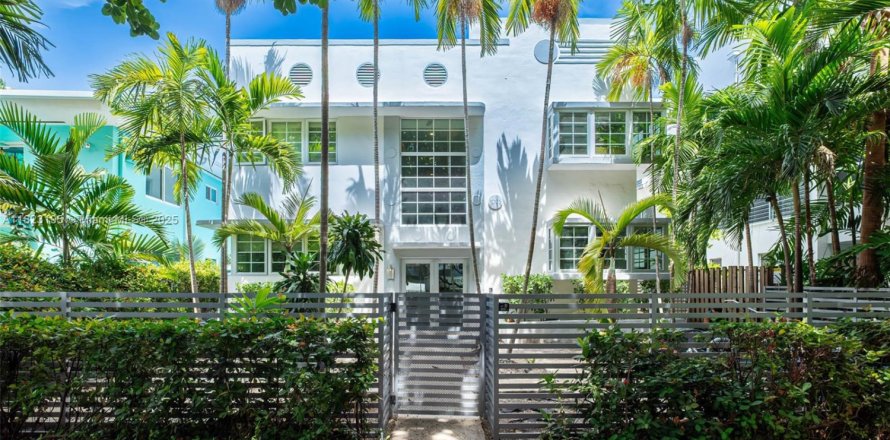 Commercial property in Miami Beach, Florida № 1788839