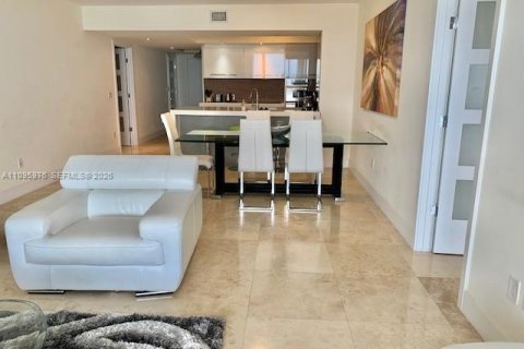 Copropriété à louer à Hallandale Beach, Floride: 3 chambres, 155.61 m2 № 2154283 - photo 9