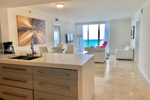 Copropriété à louer à Hallandale Beach, Floride: 3 chambres, 155.61 m2 № 2154283 - photo 7