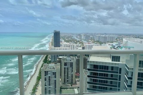 Copropriété à louer à Hallandale Beach, Floride: 3 chambres, 155.61 m2 № 2154283 - photo 3