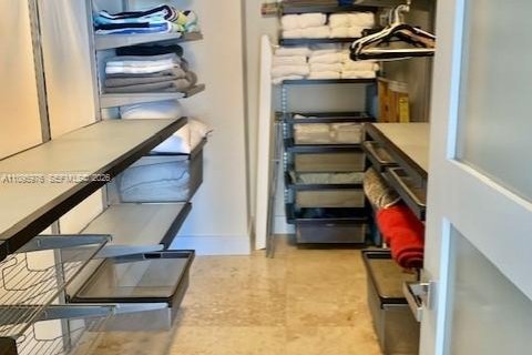 Copropriété à louer à Hallandale Beach, Floride: 3 chambres, 155.61 m2 № 2154283 - photo 16