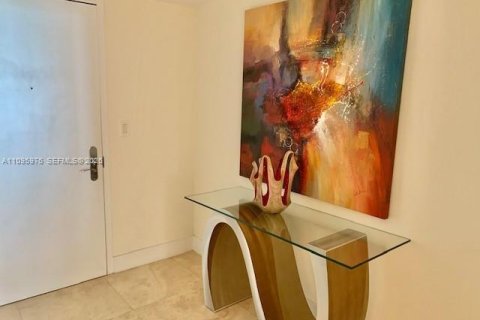 Copropriété à louer à Hallandale Beach, Floride: 3 chambres, 155.61 m2 № 2154283 - photo 4
