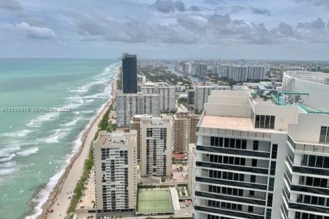 Copropriété à louer à Hallandale Beach, Floride: 3 chambres, 155.61 m2 № 2154283 - photo 2
