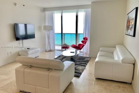 Copropriété à louer à Hallandale Beach, Floride: 3 chambres, 155.61 m2 № 2154283 - photo 8