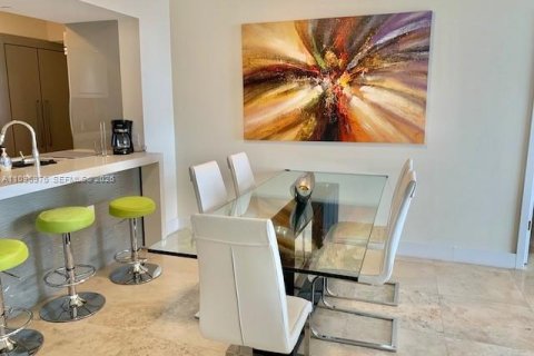 Copropriété à louer à Hallandale Beach, Floride: 3 chambres, 155.61 m2 № 2154283 - photo 10
