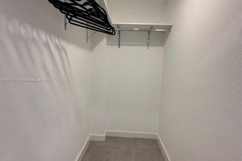 Villa ou maison à louer à Hollywood, Floride: 2 chambres, 124.58 m2 № 1968473 - photo 3